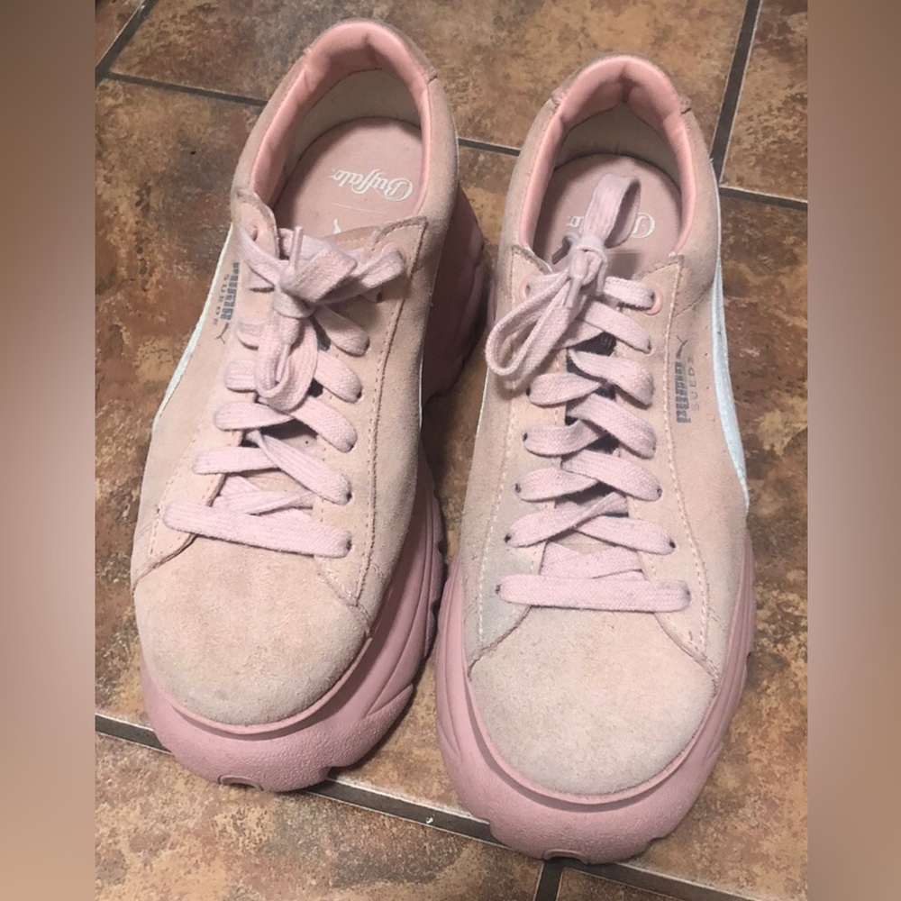 Buffalo London Puma gently used women’s size 8